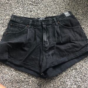 abercrombie black pleated shorts